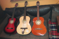 3 gitary klasyczne jedna w pokrowcu Clifton MSA