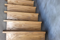 Schody drewniane jesionowe używane