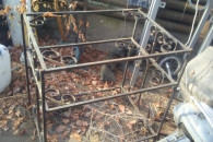 stol kuty bez blatu bardzo ladny