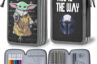 PIÓRNIK SZKOLNY DISNEY BABY YODA Z AKCESORIAMI