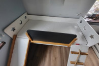 Łóżko dziecięce ze zjeżdżalnią