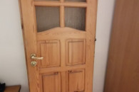Drzwi wewnętrzne, sosnowe, z futrynami i obitka