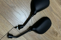 Lusterka z metalowym uchwytem